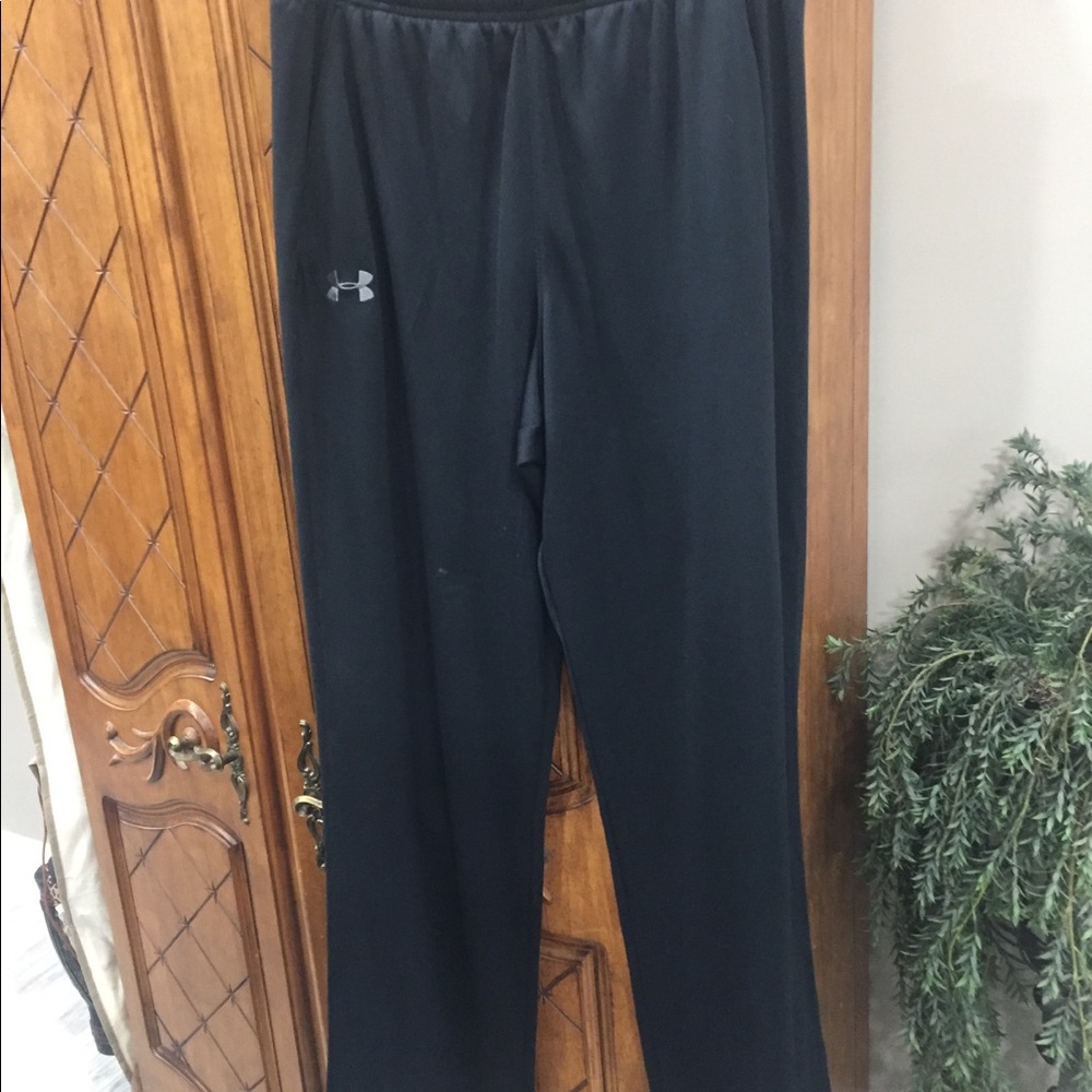Men’s under armor size Large loose fit